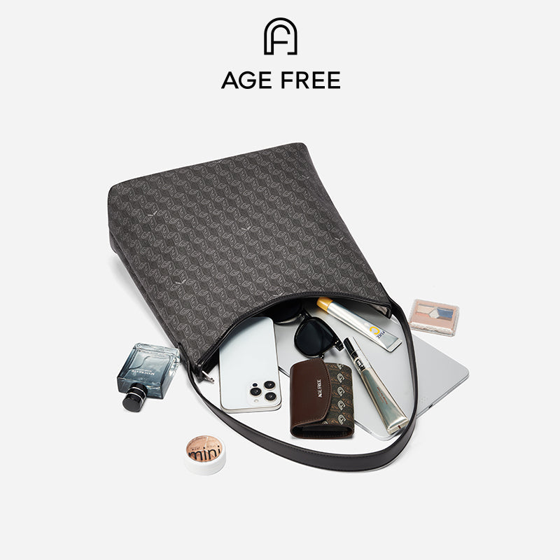 Hobo Bag - Age Free Classic Monogram